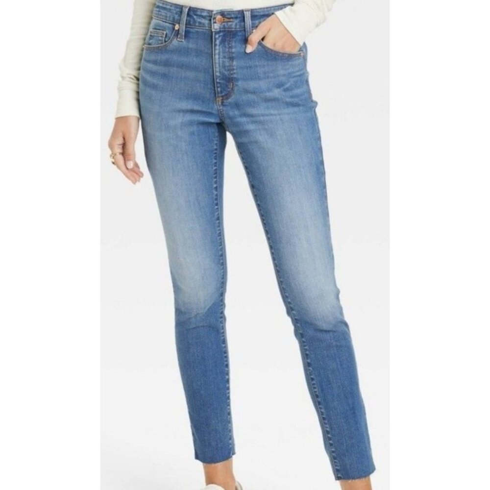Universal Thread Women's High-Rise Skinny Jeans Medium Wash 6R